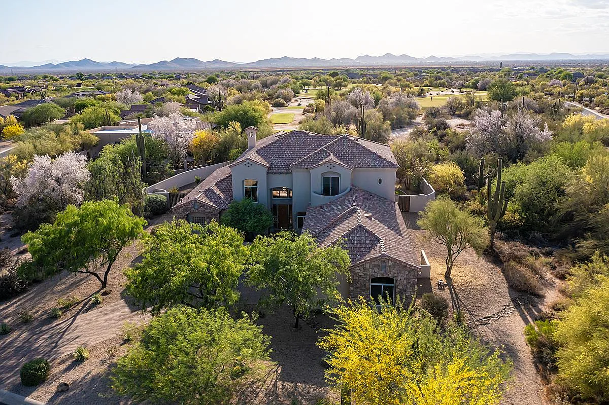4 bed, 3.5 bath, 3867 sqft, $6,000 — Photo 1