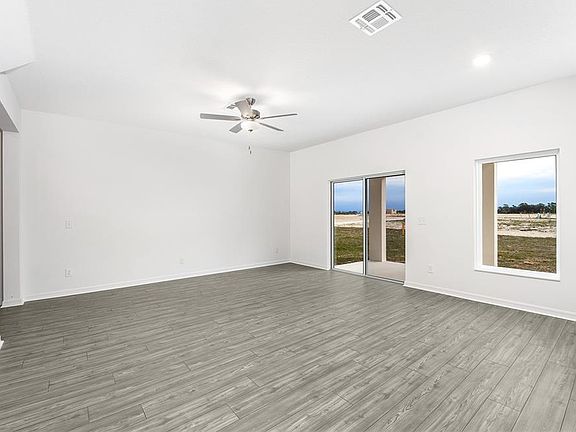 3rd image of 3719 Bergamot St