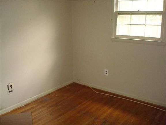3rd image of 2702 Curry Dr