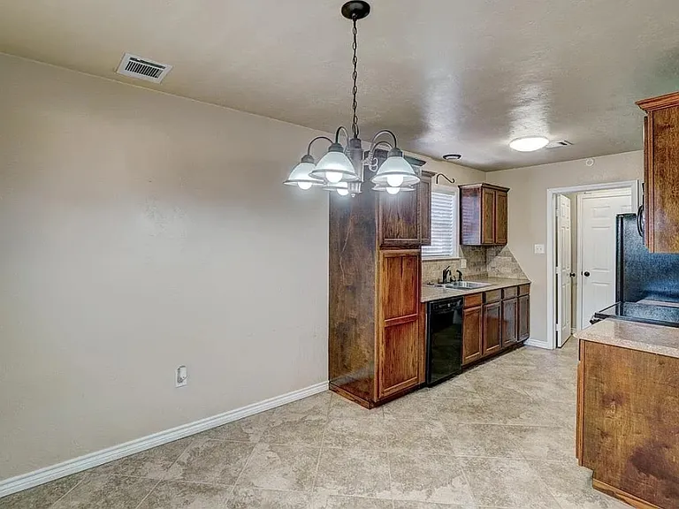 5716 NW Cedarwood Dr — Photo 5