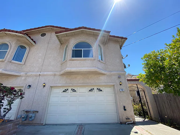 743 Adams St — Photo 36