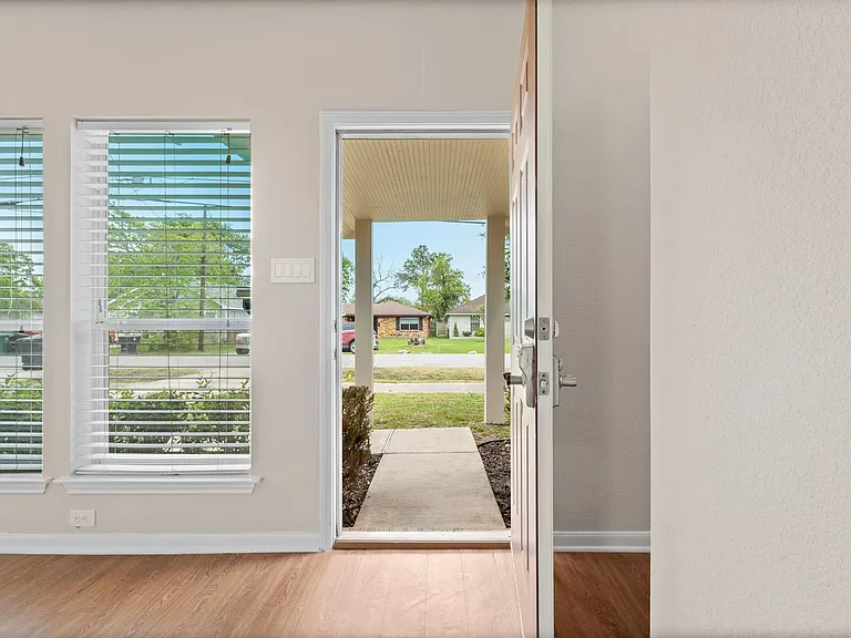 3548 Rebecca St — Photo 6