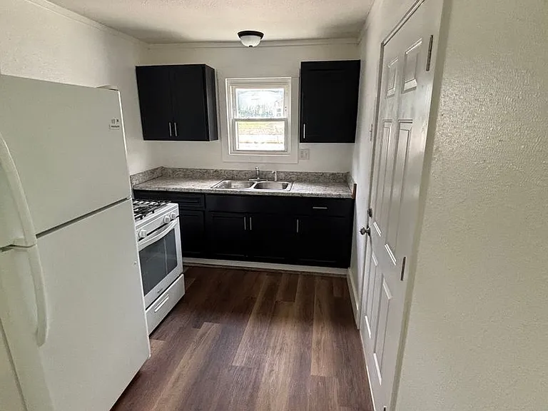 1531 W Webster St — Photo 11