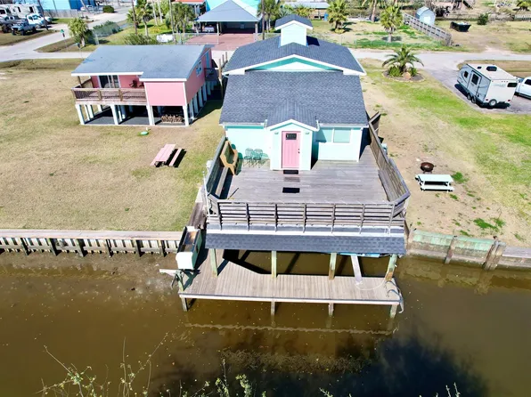 1104 Mayes Rd, Crystal Beach, TX 77650