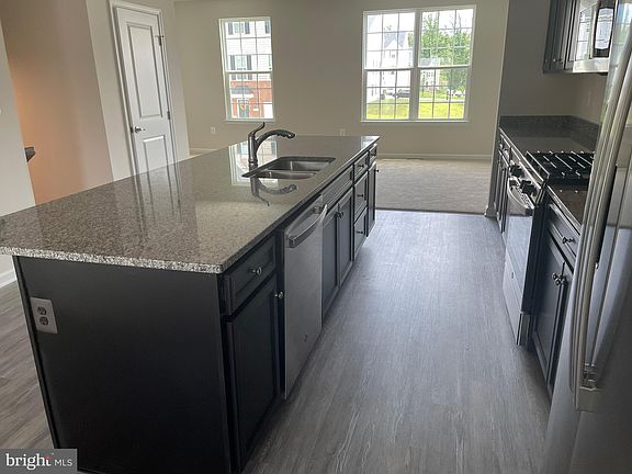 3rd image of 416 Landing Dr