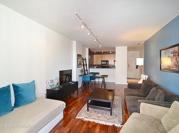 3rd image of 330 N Jefferson St APT 1502