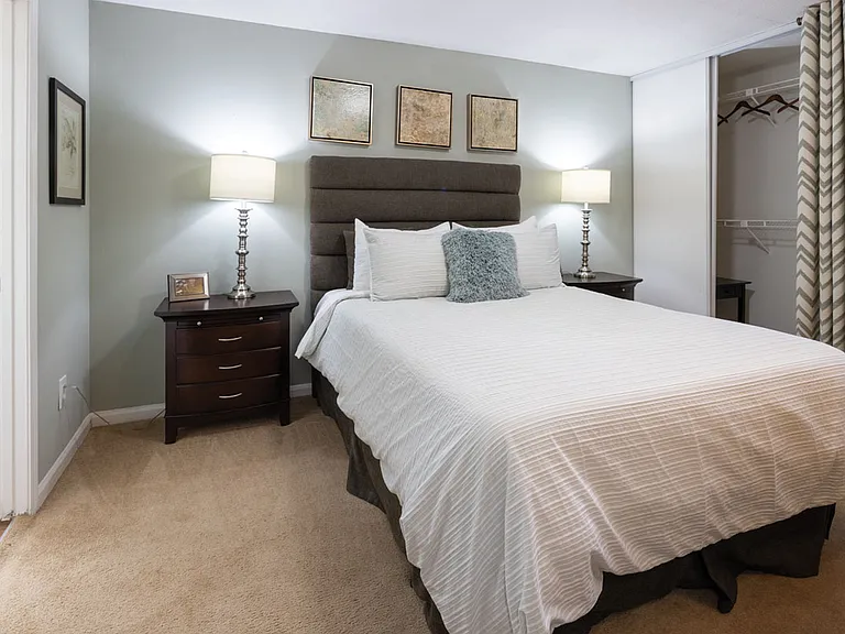Chatsworth Apartments — Photo 7