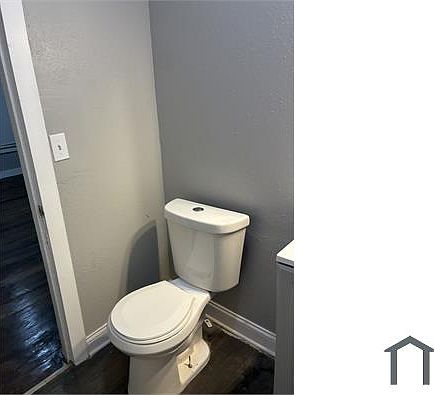 3rd image of 2315 Jackson Ave