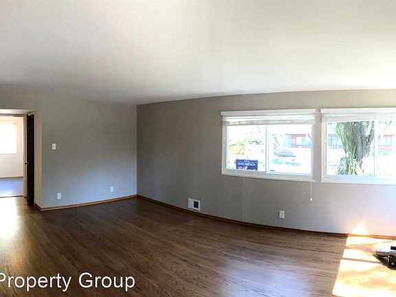 3rd image of 205 Waverley St APT 1