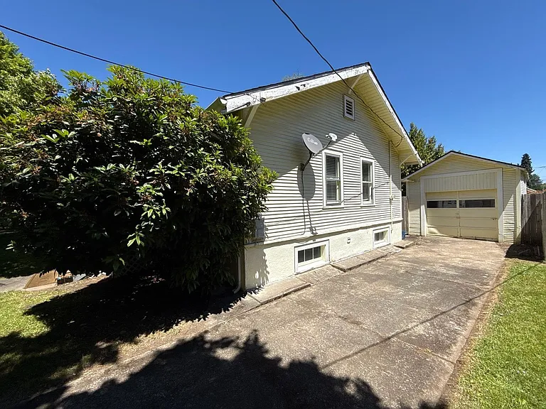 336 23rd St SE — Photo 27