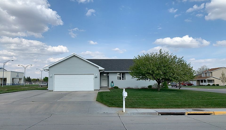 1st image of 1802 Park Dr