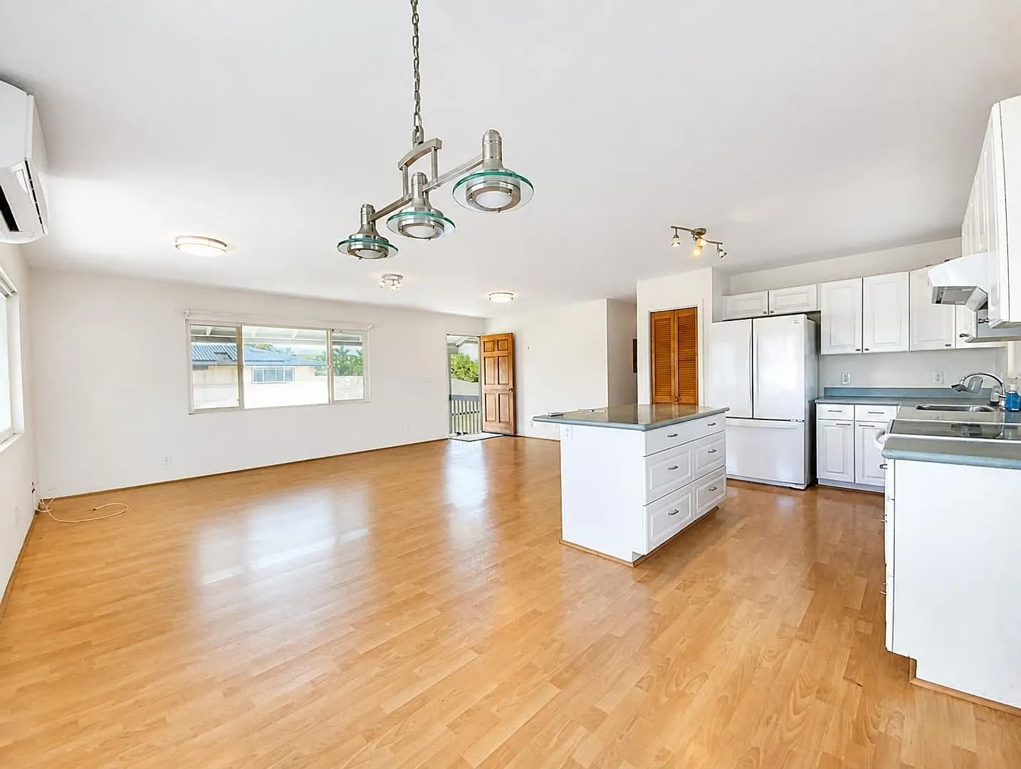 3 Bedroom, 2 Bathroom House with Large Carport in the Heart of Haleiwa Town — Photo 3