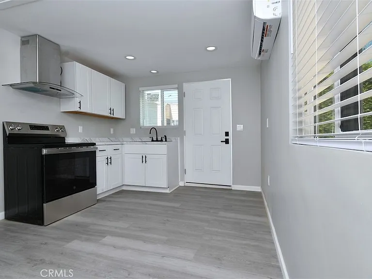 14332 Tiara St — Photo 8