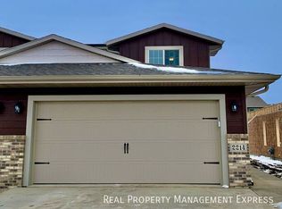 2220 S Ronsiek Ave, Sioux Falls, SD 57106