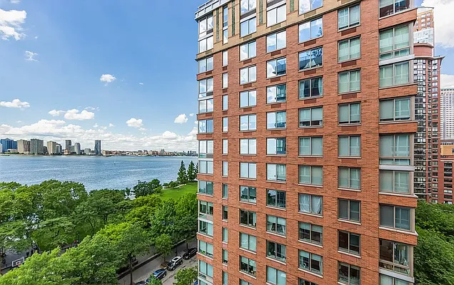 Rented by The Agency | media 21