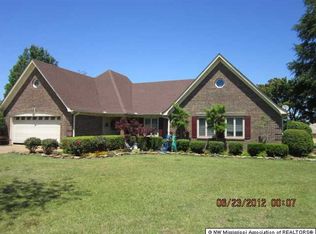 8265 Oak Leaf Cir, Olive Branch, MS 38654