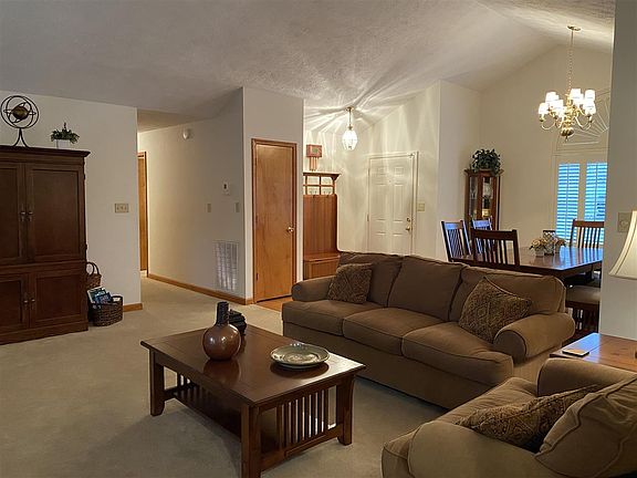 4th image of 1034 E Brentwood Dr