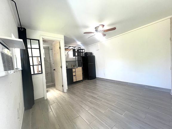 3rd image of 15741 NE 14th Ave #B