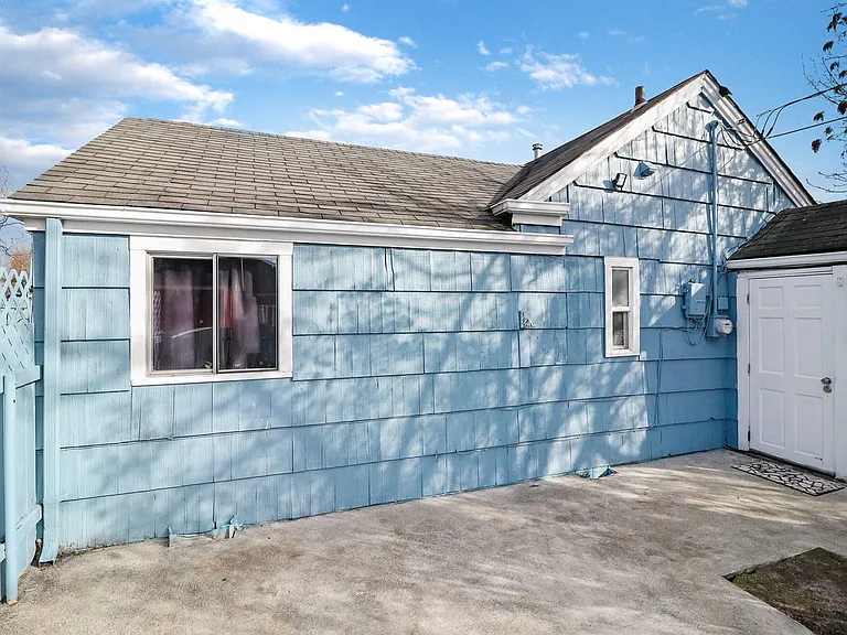 635 SE Fidalgo Ave — Photo 7