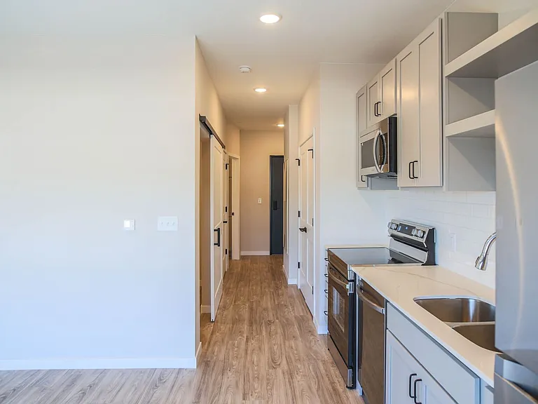 B7 Flats — Photo 17