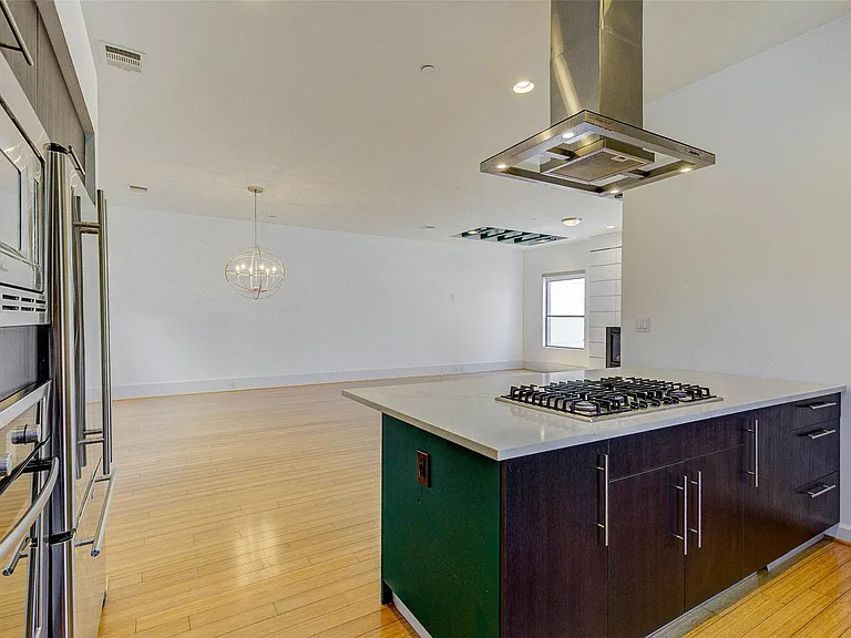 113 Tuam St — Photo 9