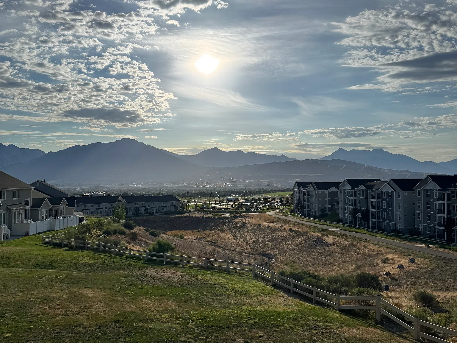 4 bed, 2387 sqft, $2,600 — Photo 3