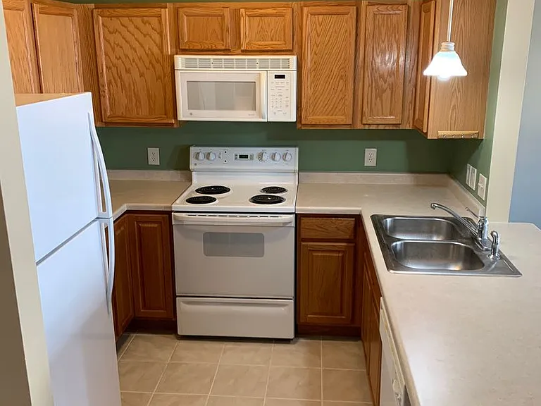 6824 Meadow Grass Ln S — Photo 4