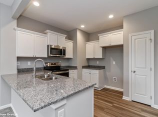 2636 Lexington Dr, Norwalk, IA 50211