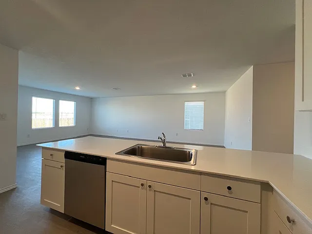 531 Paris St — Photo 6