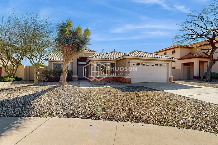 3 bed, 2.0 bath, 1549 sqft, $2,135 — Photo 1