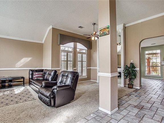 4th image of 2101 Larkspur Dr