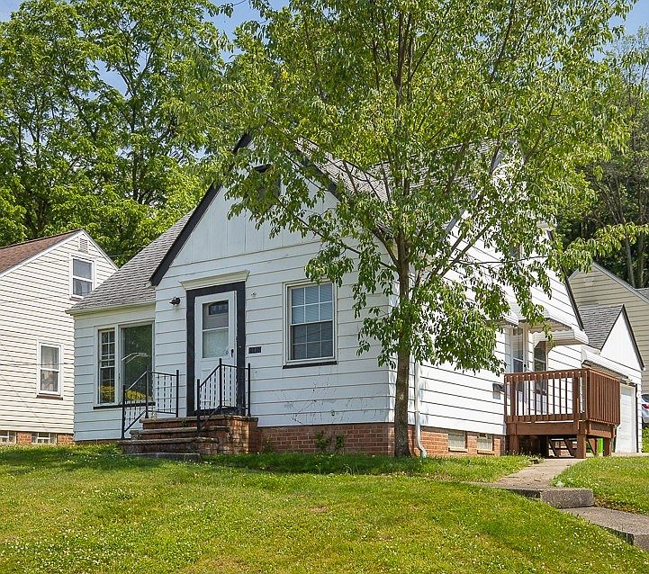 1st image of 24450 Hawthorne Dr