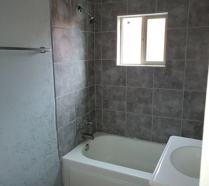 1st image of 114 W Laguna St APT 3