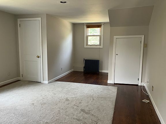 5th image of 126 Clover Hill St