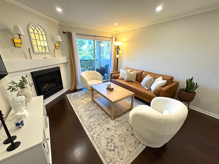 5530 Owensmouth Ave #206 — Photo 1