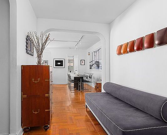 4th image of 165 W 20th St APT 5G