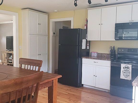 3rd image of 6302 S Adelia Ave
