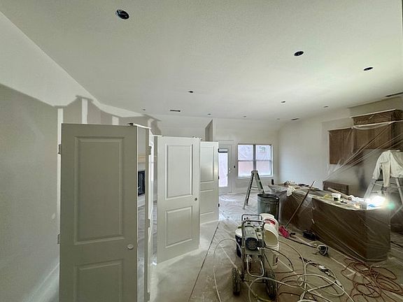 2nd image of 6 Hemsworth Ln