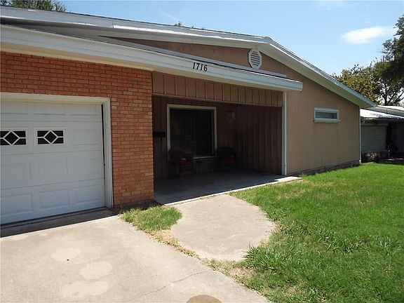 3rd image of 1716 Hillside Dr