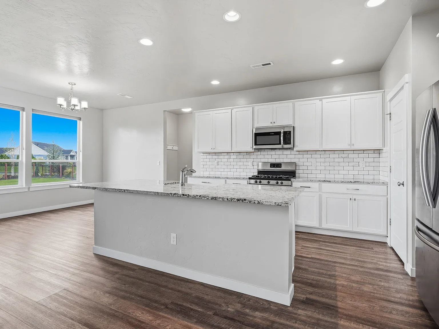 5 bed, 2317 sqft, $3,295 — Photo 2