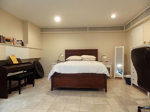 2nd image of 19 W 76th St APT 1A