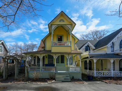8 Clinton Ave, Oak Bluffs, MA, 02557