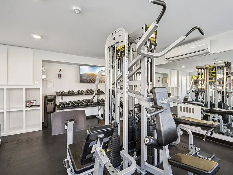 YG Flats — Photo 36