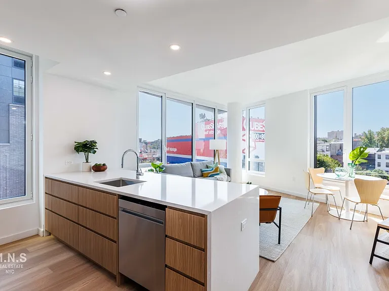 540 Waverly Ave #2B — Photo 3