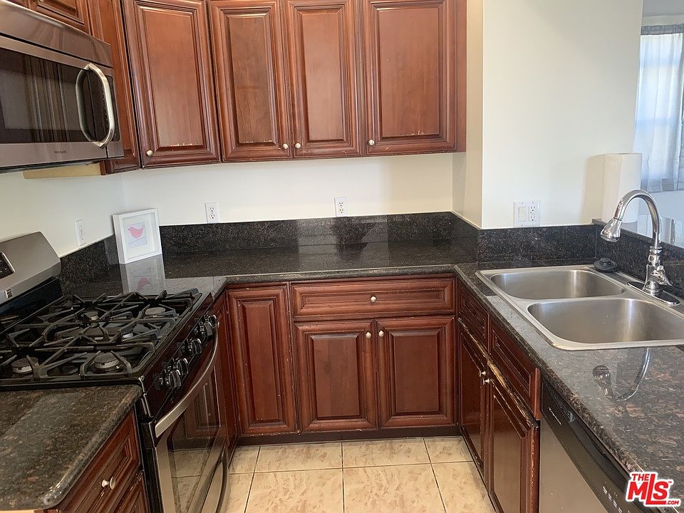 1st image of 11809 Hamlin St #1