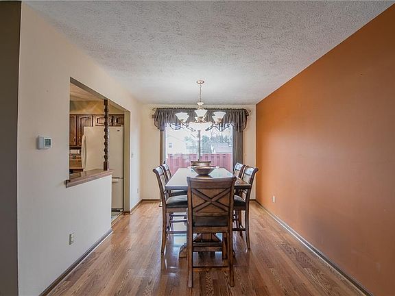 5th image of 182 Maple Leaf Dr