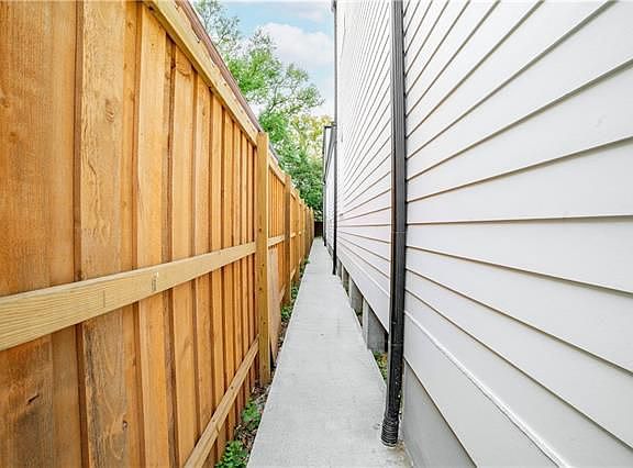 3rd image of 2121 Chippewa St