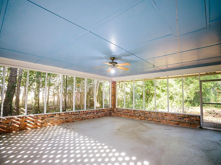 1301 Normandy Rd — Photo 4