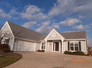 8886 W Marshfield Ct, Franklin, WI 53132