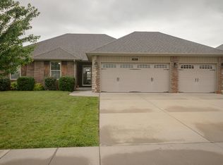 813 E Roubidoux St, Nixa, MO 65714